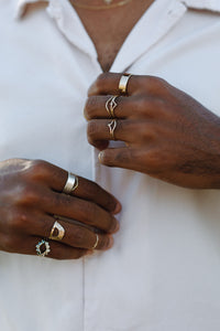 man-wearing-sapphire-halo-ring