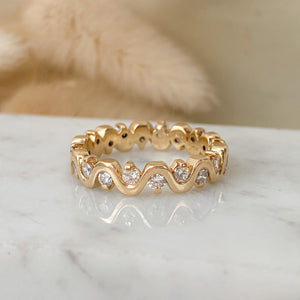 Vintage Diamond Infinity Wave Ring | 14k Yellow Gold