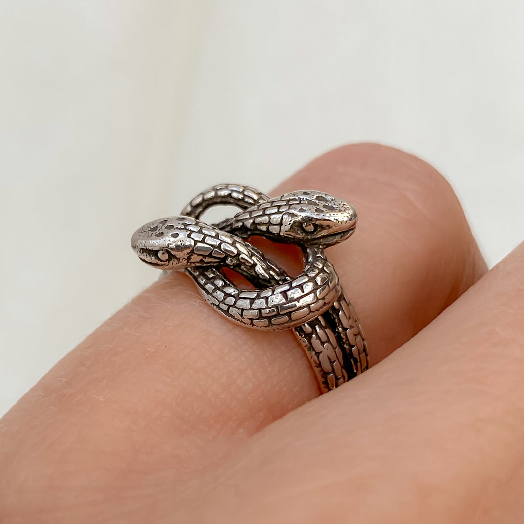 intertwined-two-head-silver-snake-ring
