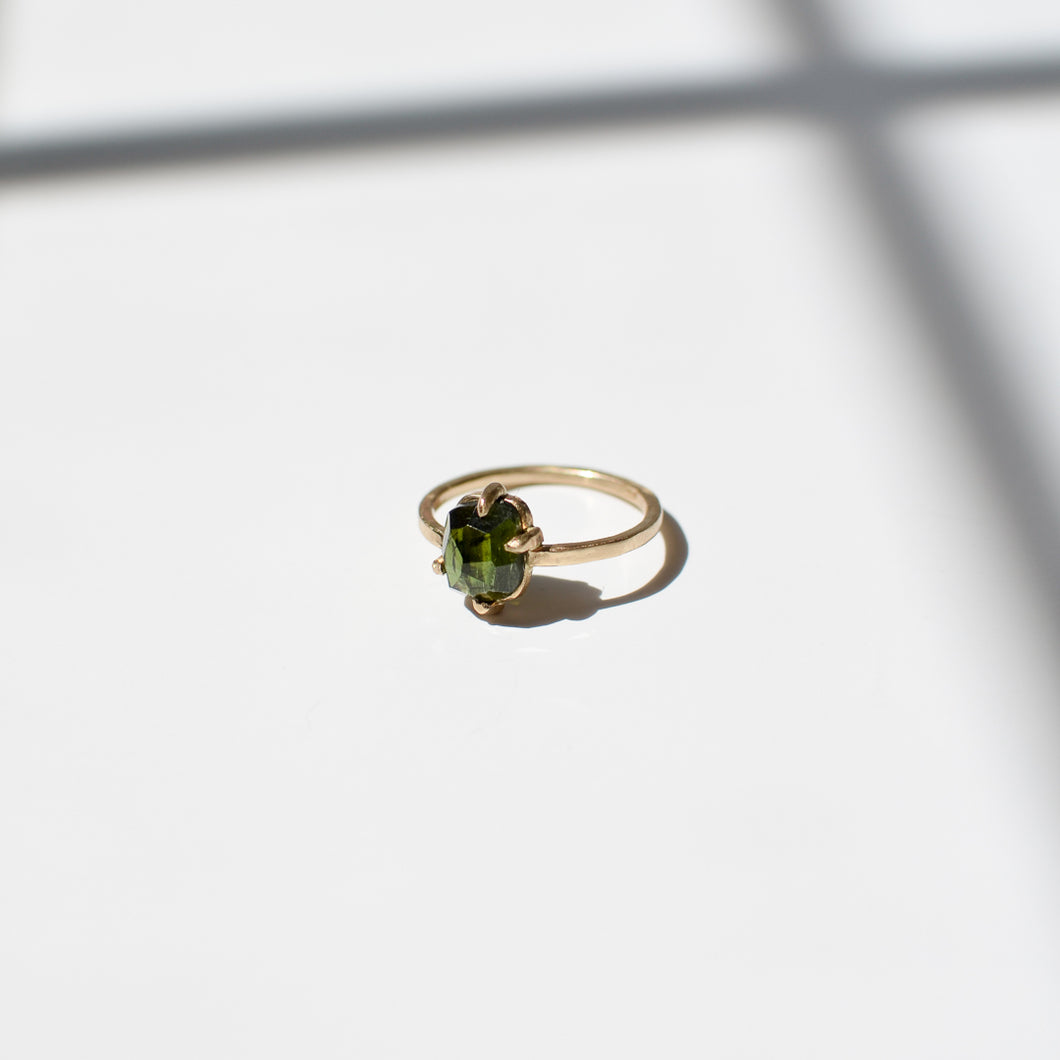 handcrafted-green-tourmaline-and-gold-ring