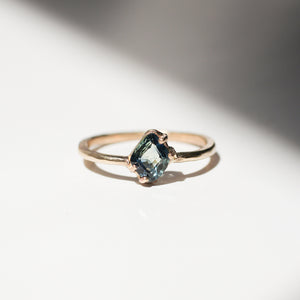 ethically-sourced-parti-sapphire-ring