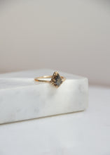 Load image into Gallery viewer, sustainable salt and pepper diamond ring