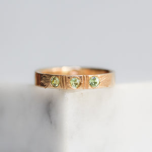 green sapphire ring with etched gold band