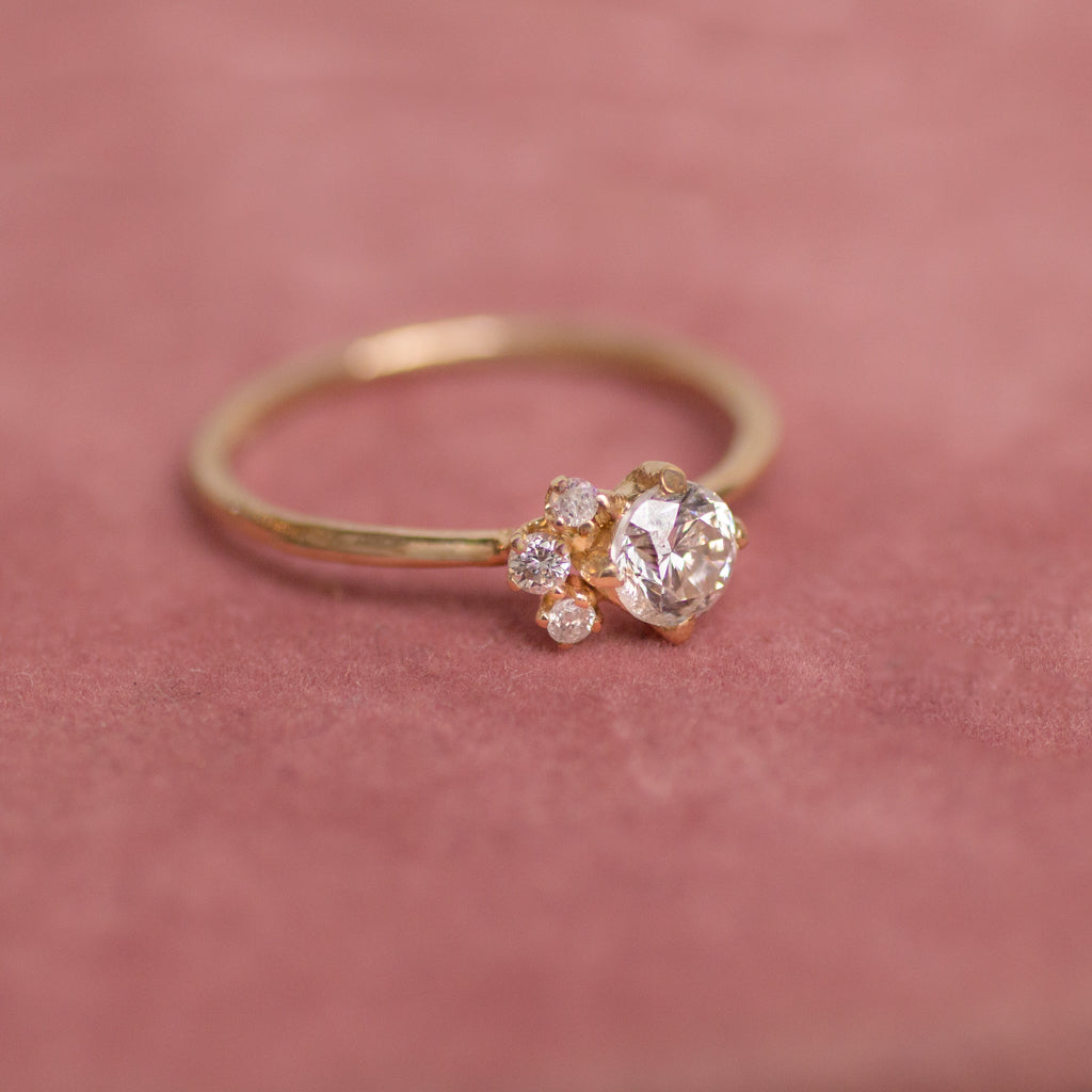 Minimal diamond cluster ring