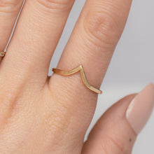 Load image into Gallery viewer, 14k-gold-wishbone-style-pointed-band