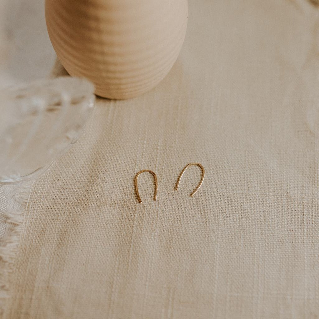 u-shaped-gold-threader-earrings